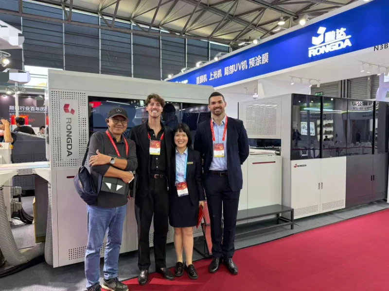 Rongda Packaging in China 2026: BFM1000 Automatic Case Maker бағдарламасының тікелей көрсетілімі.